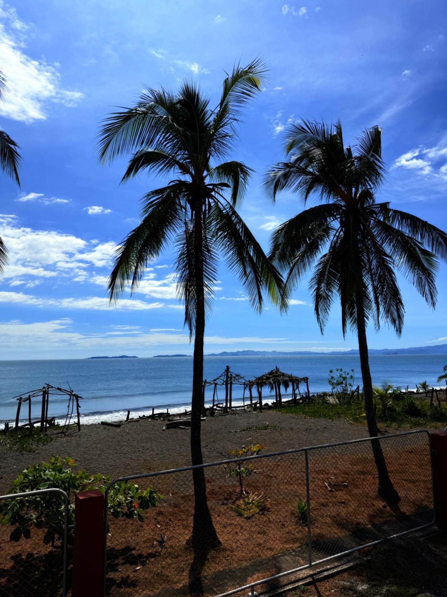 Hotel La Roca del Mar Puntarenas Esterno foto