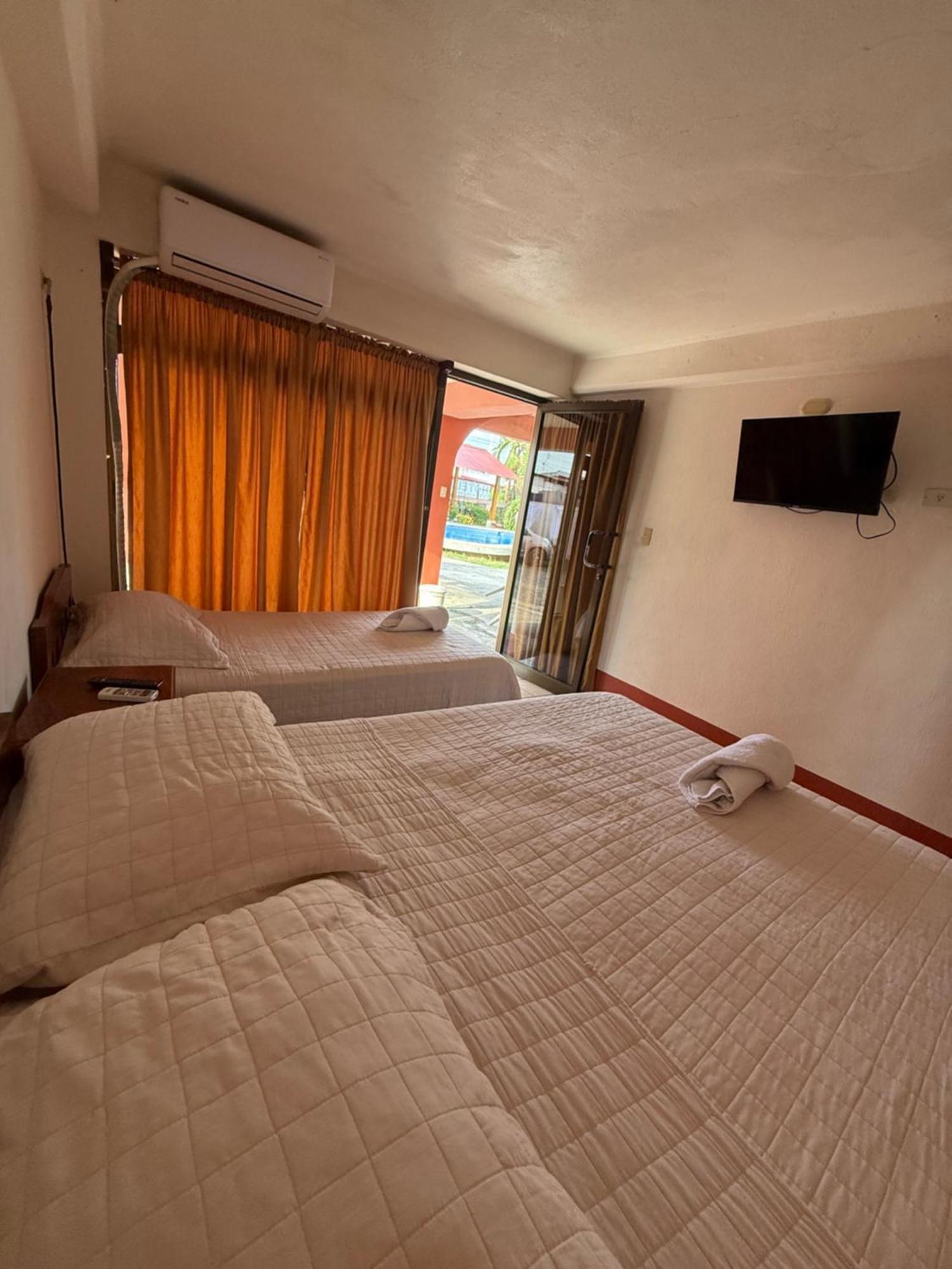 Hotel La Roca del Mar Puntarenas Esterno foto